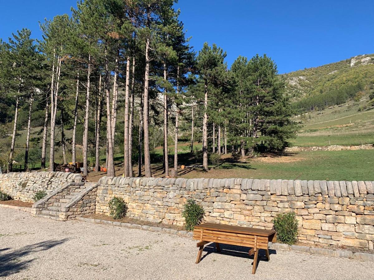 مبيت وإفطار Quezac  La Voutee 5 Epis Avec Bain Finlandais Prive Au Manoir Du Charme Gorges Du Tarn المظهر الخارجي الصورة